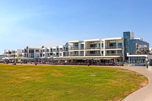 Big Bay Apartamento | Eden on the Bay 189 by HostAgents