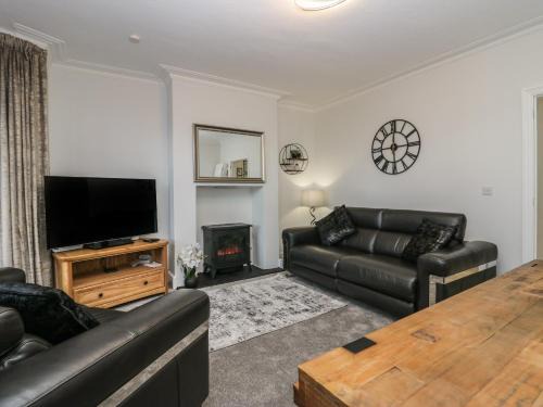 Bare Apartamento | Eden on the Crescent