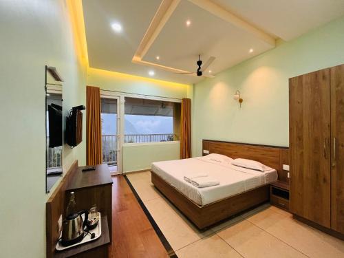Chithirapuram Cama Y Desayuno | EDENS SNOW CASTLE