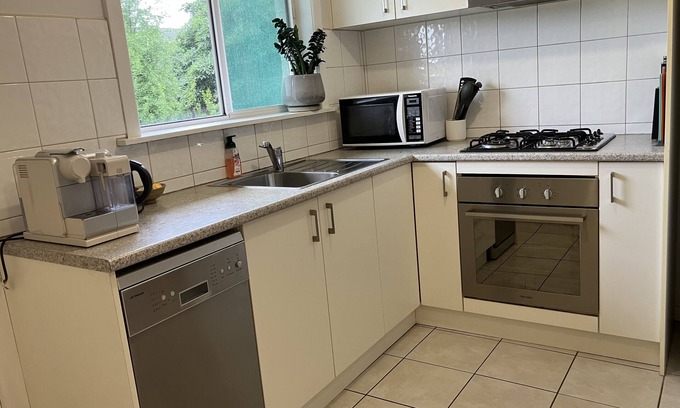 Coburg North Casa | Edgars Creek Retreat - Cozy Unit in Leafy Coburg. Perfect for couple or family