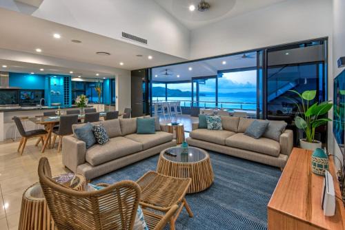 Hamilton Island Villa | Edge 16 - Hamilton Island - Waterfront, Golf Buggy and Sea Views
