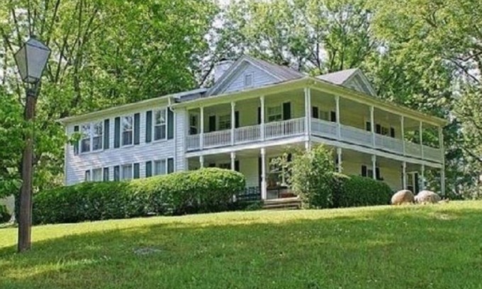 Nelson Otro | Edge Hill B & B Country Inn