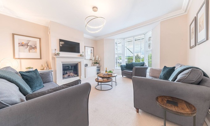 Bowness-on-Windermere Cabaña | Edge Mere Apartment - sleeps 4 guests in 2 bedrooms