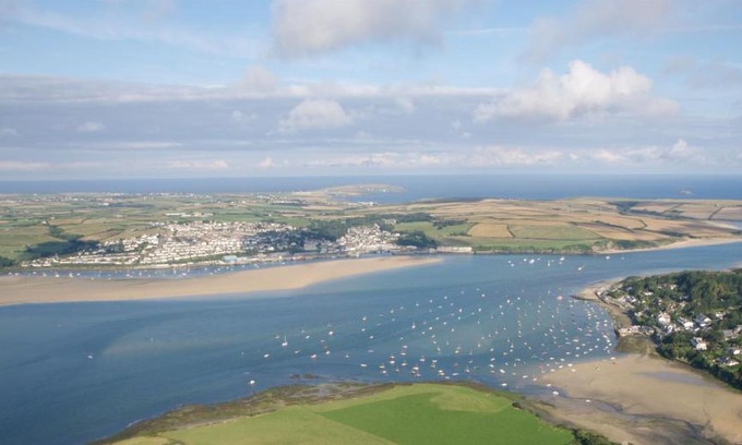 Treator Cabina | Edge of Padstow, 2 bedroom luxury lodge