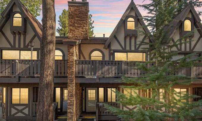 Summit Estates Apartamento | Edge of the Run, Steps 2 Ski lift at Snow Summit!