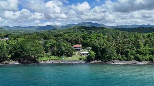 Miagao Chalet De Esquí | Edge of the Sea
