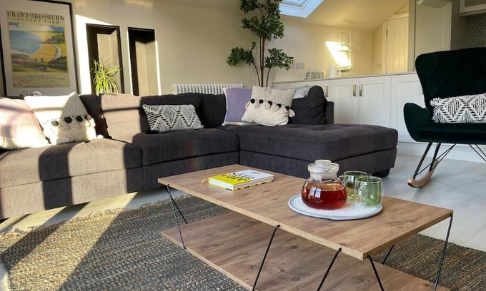Helen's Bay Casa | Edge Water Cottage-recently constructed