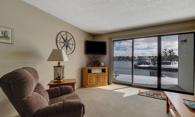 Charlevoix Condominio | Edgewater Inn 115 | Sunrise Over Lake Charlevoix | Pool, Hot Tub, Sauna