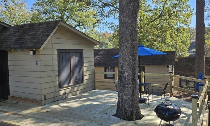 Mid America Cabaña | Edgewater Resort 1 Bedroom - Pet Friendly