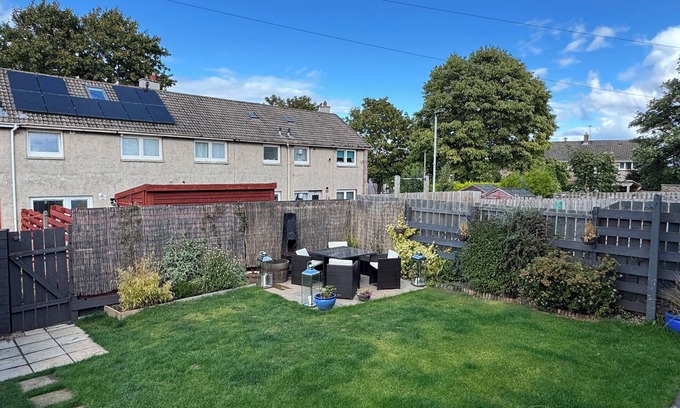 Currie Casa | Edinburgh Home from Home, A perfect location for the airport and the city.