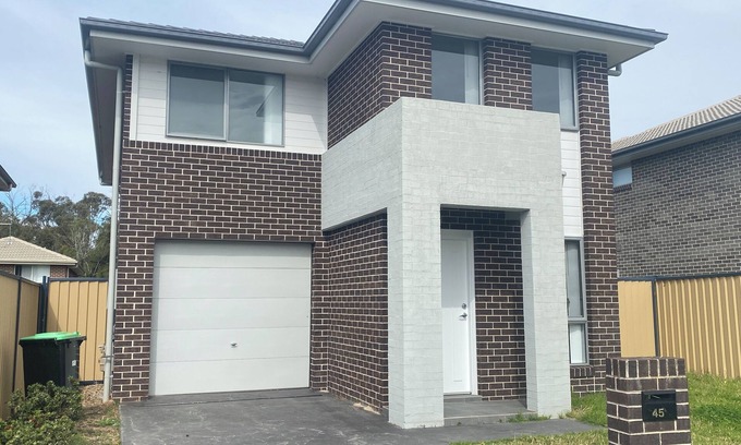 Edmondson Park Casa | Edmondson Park 4BrHouse /Parking/Ed Square