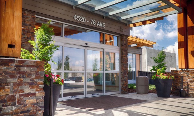 Southeast Edmonton Hotel | Edmonton Hotel and Convention Centre