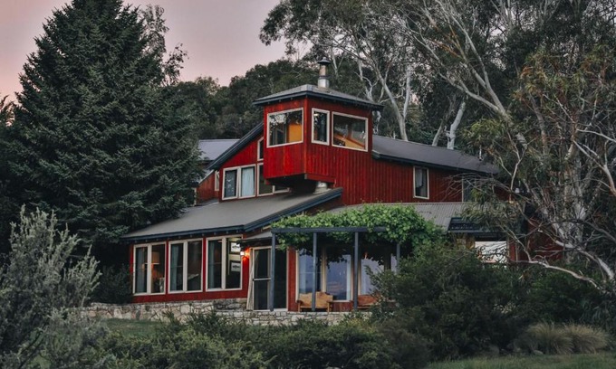 East Jindabyne Casa | Edzell - 5BR Luxury Living l Amazing Lakefront Home l Games Room l Tennis Court l WiFi