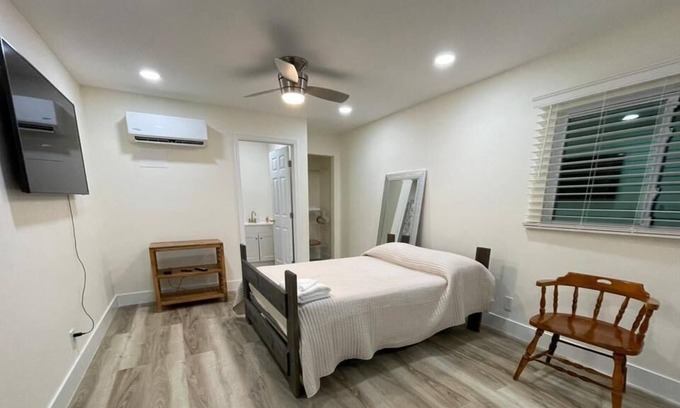 Hunt Club Cabaña | Efficiency in a guest house close to Wellington