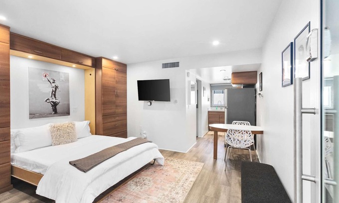 Roosevelt Condominio | Efficient Living in DTPH - Poolside.