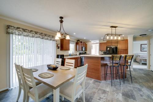 Pimento Casa | Efficiently Equipped Lewis Home Deck and Gas Grill!