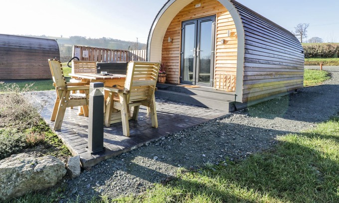 Llanfyllin Cabaña | EFYRNWY, romantic, character holiday cottage in Llanfyllin