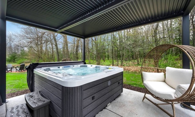 Egg Harbor Casa | Egg Harbor Escape|Sauna|Hot Tub|Privacy|