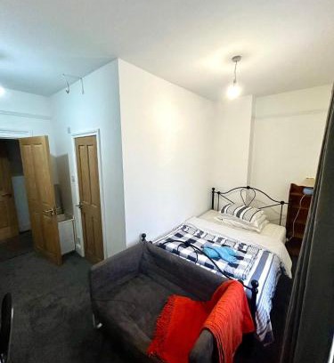 Runnymede Apartamento | EGHAM LOVELY STUDIO SELF CONTAINED 2 mins station