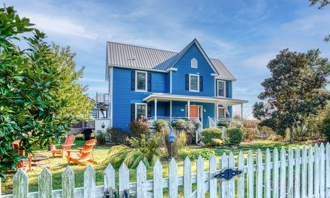Deep Hole Casa | Egret's Cove - Pet friendly w/ Hot tub!