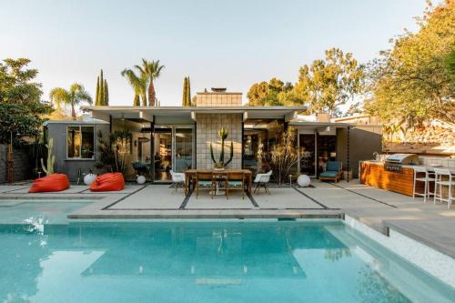 Thousand Oaks Casa | Eichler Mid Century Modern Designer Pool/Jacuzzi
