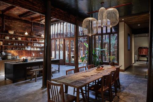 Hangzhou Casa | Eight Blessings Inn