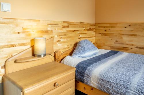 Bemerode Apartamento | Ein Privatzimmer mit Fußbodenheizung und Pantryküche in der Nähe der Messe