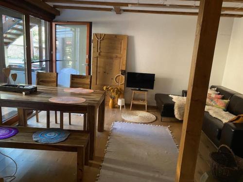 Frankisch-Crumbach Apartamento | Einzimmerapartment mit Fass Sauna (und Pool)