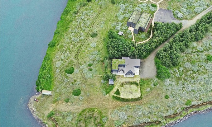 Rangarþing ytra Villa | Eirð: un refugio único frente al lago