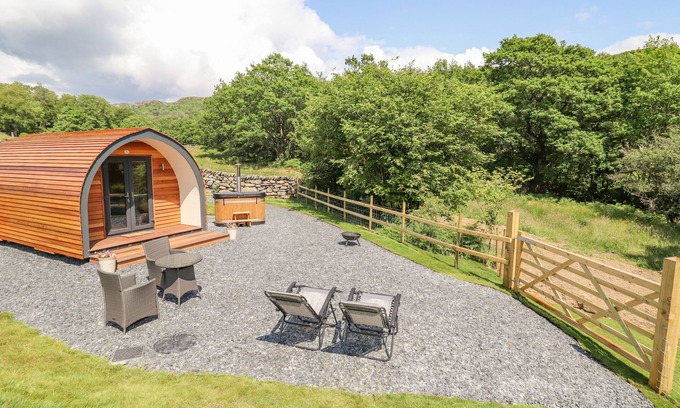 Llanelltyd Cabaña | EIRLYS, pet friendly, character holiday cottage in Dolgellau