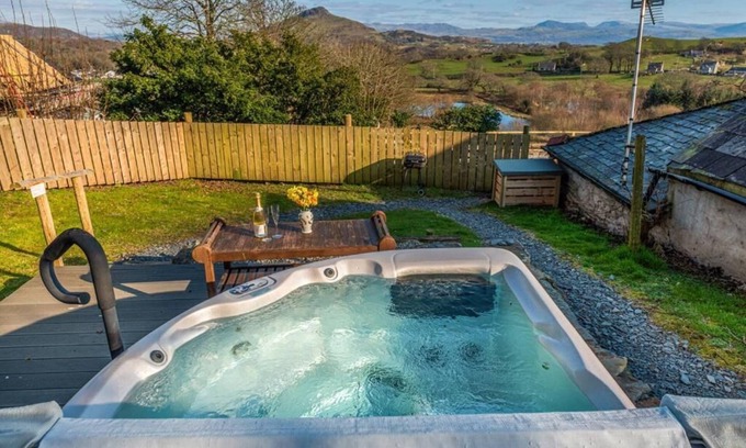 Pentrefelin Casa | Eisteddfa Country House and Cottages