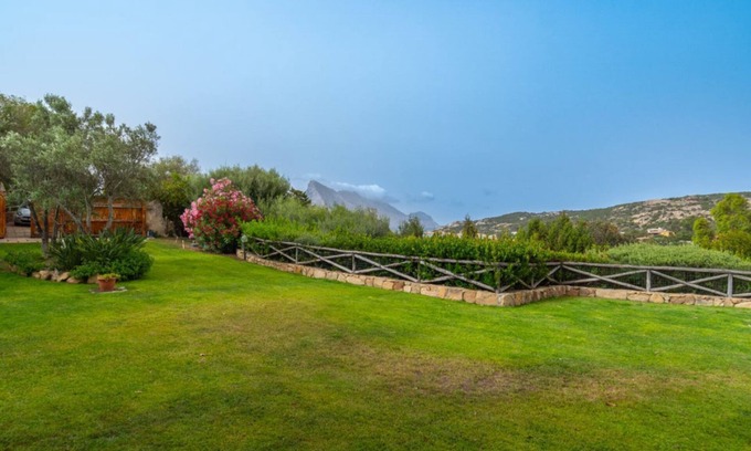 Tiriddo Apartamento | EJA: Relaxing Oasis with Garden Just Steps
