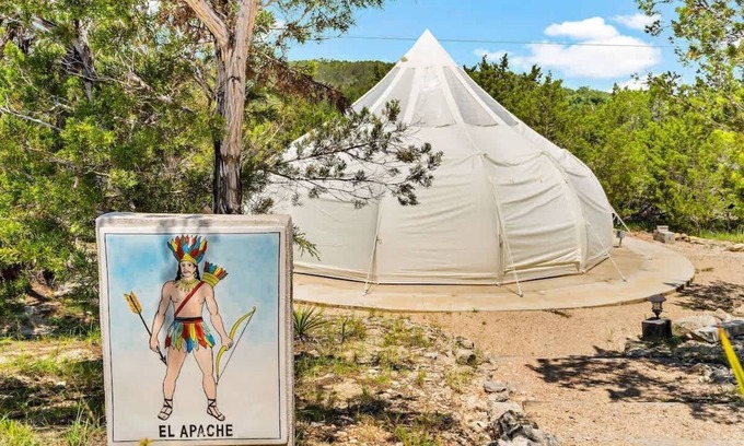 Dripping Springs Alquiler De RV | El Apache | Stargazer Tent + AC, Fire Pit & Pool