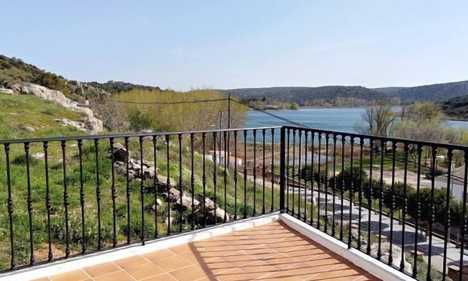 Ruidera Cabaña | Casa rural (alquiler íntegro) El Balcón de Ruidera para 8 personas