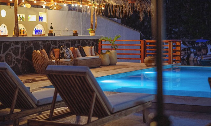 Bahía de la Academia Hotel | El Barranco Galapagos