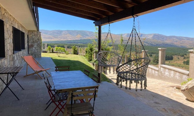 Navarredonda de Gredos Chalet De Esquí | El Cabezuelo