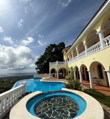 Cabrera Casa | El Castillo Tropical