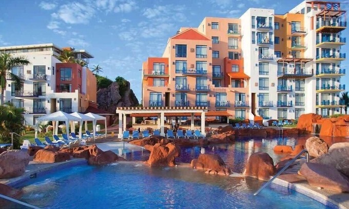 Lomas de Mazatlán Condominio | El Cid Marina Beach Hotel | 1BR King Suite