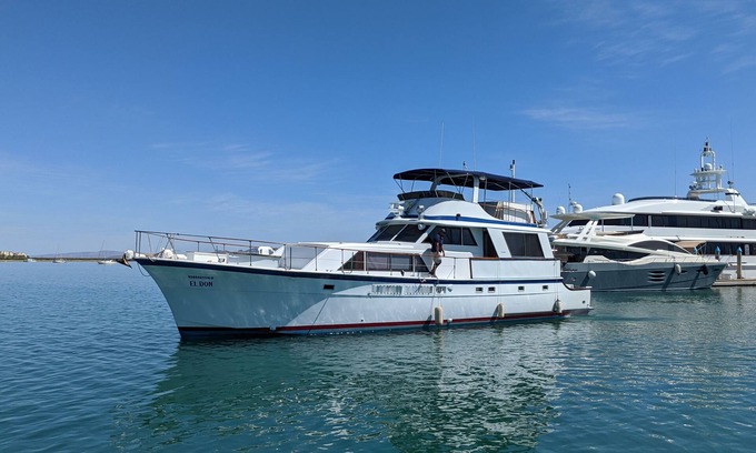 La Paz Alquiler De Eote | "El Don" is a 65ft Classic Hatteras luxury yacht docked in La Paz, Mexico.