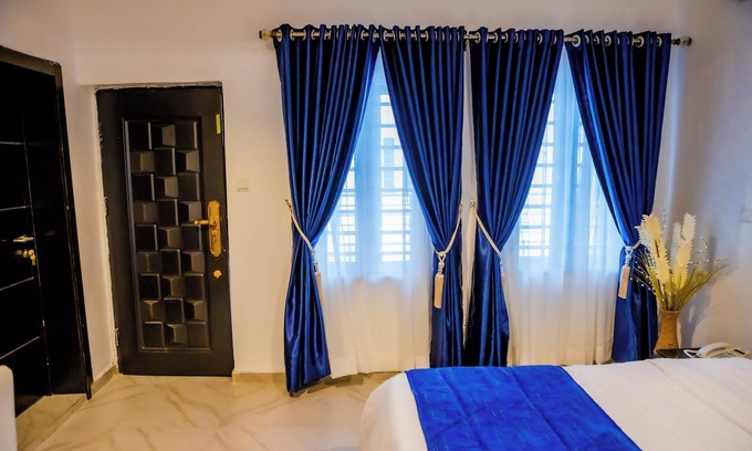 Oshodi-Isolo Hotel | El Elyon Hotel and Suites