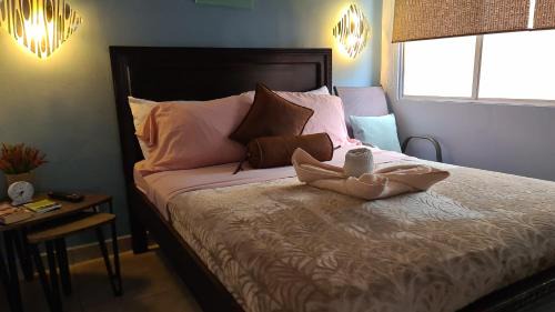 Barrio Ricos y Famosos Apartamento | El Encanto Condominiums