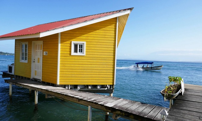 Carenero Island Cabina | El Faro del Colibri