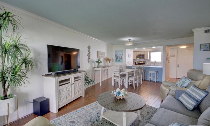 Fort Walton Beach Casa | El Matador 225 - Centrally located to all the amenities at El Matador