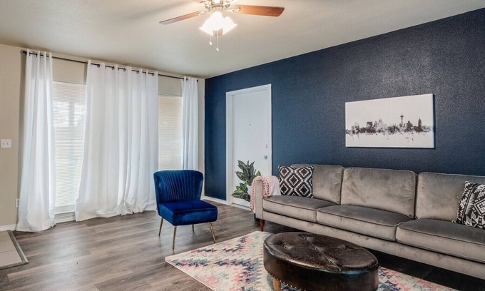 Northwest Los Angeles Heights Casa | El Monte - 20% OFF Entire 4BR Home in Great Location w/ Backyard - Fast WiFi