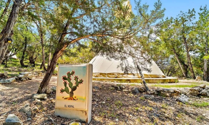 Dripping Springs Casa | El Nopal | Pet-Friendly Tipi + Pool Access