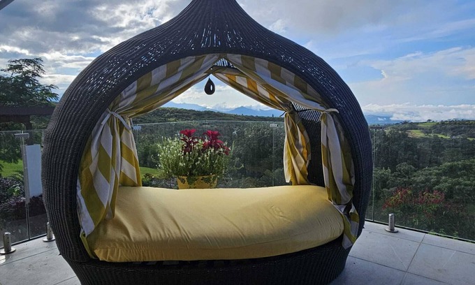 Caldera Villa | El Paraiso Del Rey, Luxury Mountain Villa with Jacuzzi in Boquete
