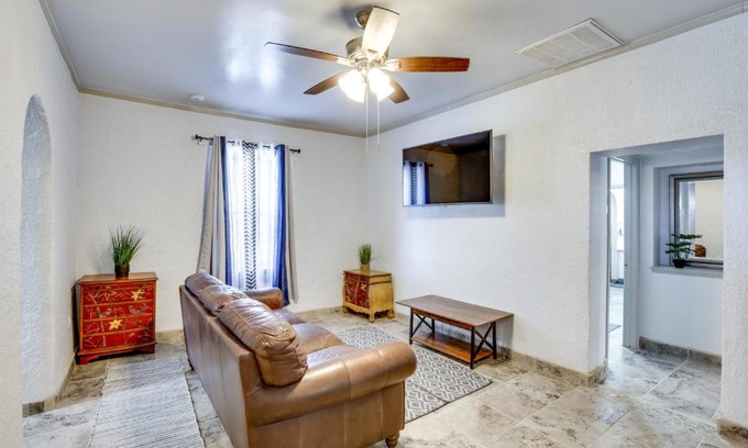 El Paso Casa | El Paso Vacation Rental about 6 Mi to Downtown!
