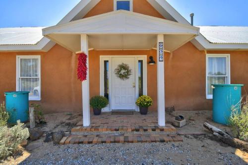 Corrales Casa | El Ranchito Alegre Taos-Style 3BR in Corrales