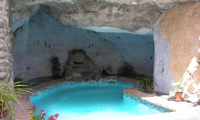 Guajar Faraguit Casa | El Sol: casa rural con piscina en cueva! Montañas, la playa y Granada/Málaga.