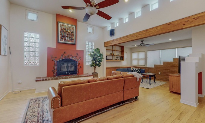 Victory Hills Casa | El Sol! Near UNM, Nob Hill, Airport and Hospitals!